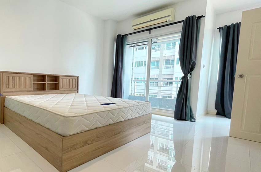 Condominium in Srinakarin 